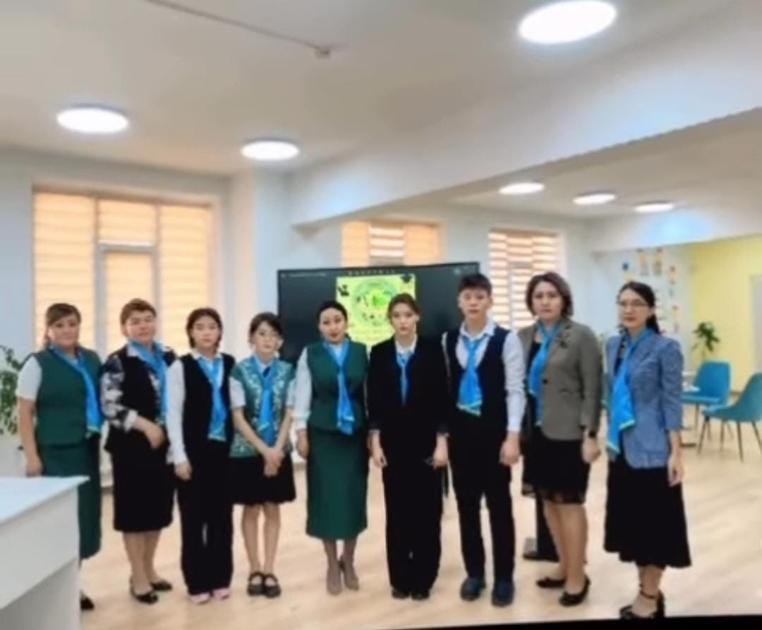 "Жас Фараби" ғылыми-әдістемелік  кеңесінің мүшелерімен бірге ғылыми жоба жұмысын талқылау тәжірбиесі.