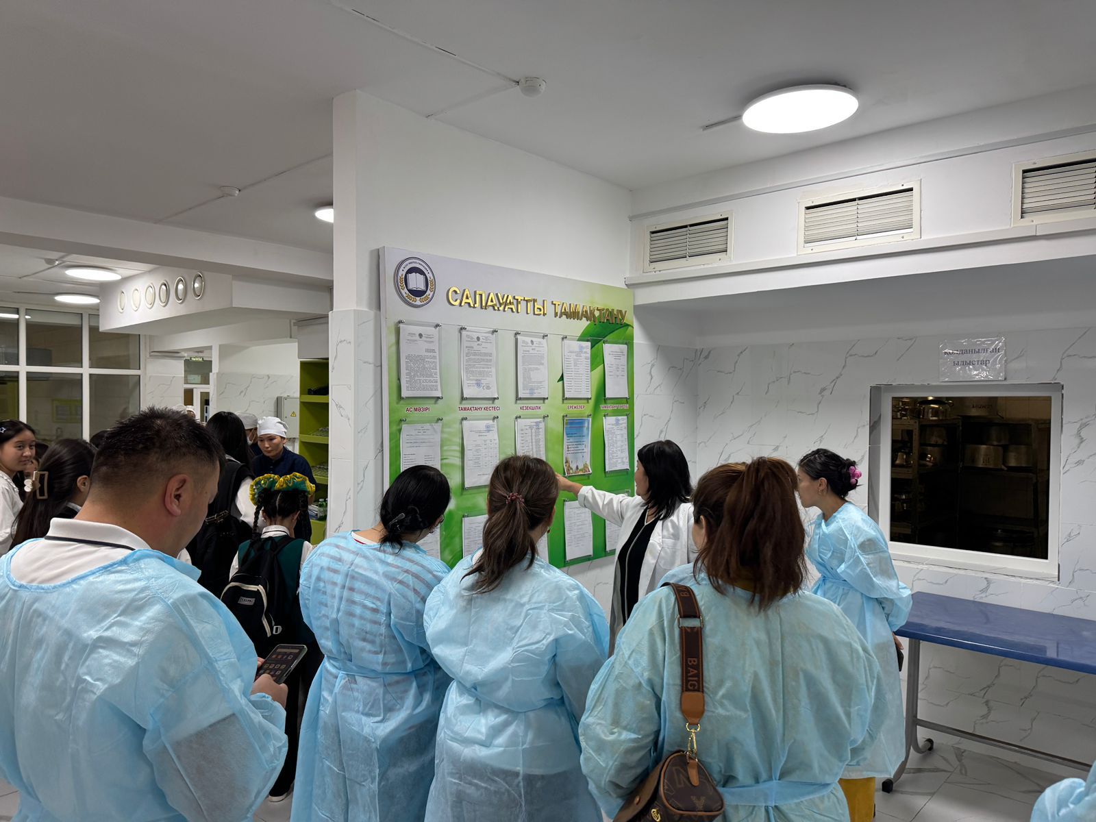 Ата-аналарға ыстық тамақпен қамтылу бойынша ашық есік күні ұйымдастырылды